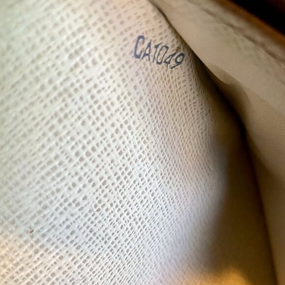 Louis Vuitton Damier Azur Sarah Wallet CA1049 - Picture 14 of 14